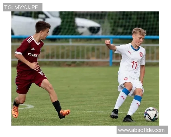 基铺迪纳摩迎战布拉格斯拉维亚争夺欧洲赛场荣耀与胜利 基铺迪纳摩迎战布拉格斯拉维亚争夺欧洲赛场荣耀与胜利